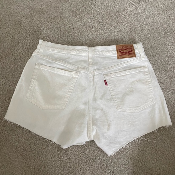 Levi 501 cutoffs - Picture 4 of 4